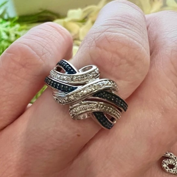 Vintage Blue and White Diamond Crossover style ring. Solid 925 Sterling Silver. - Picture 14 of 15